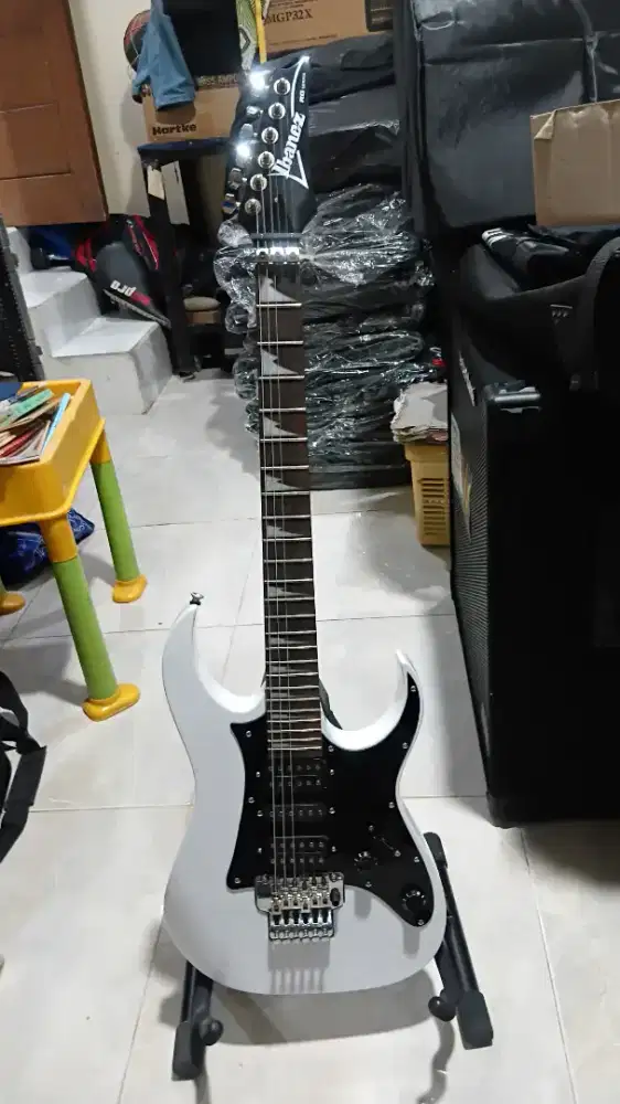 Gitar ibanez rg series white bagus mantap
