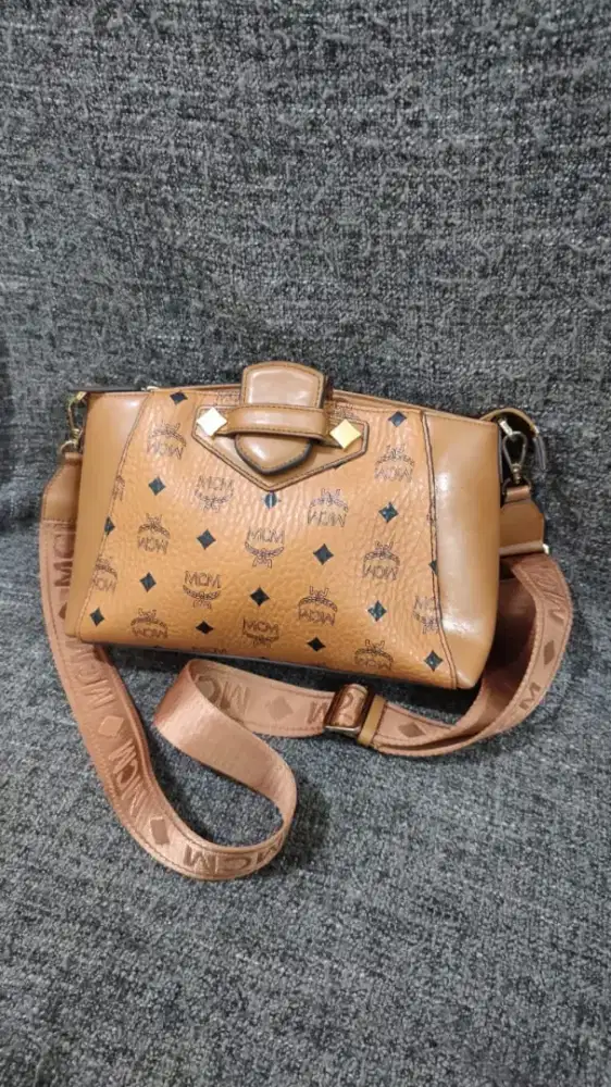 Preloved Tas Full Kulit Asli, MCM