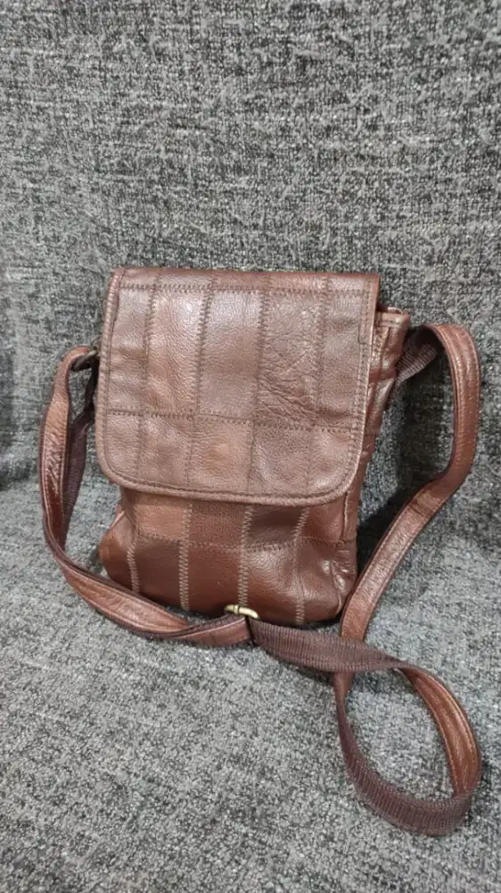 Preloved Tas Slempang Cowok, Full Kulit Asli, No Brand