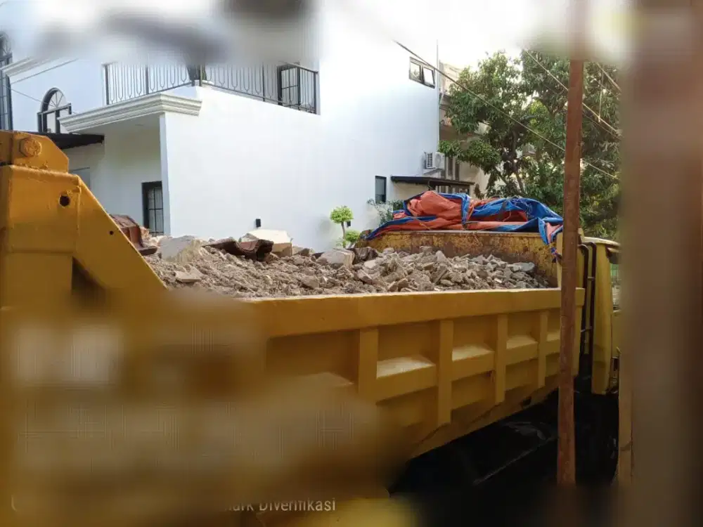 Jasa buang sampah barang bekas