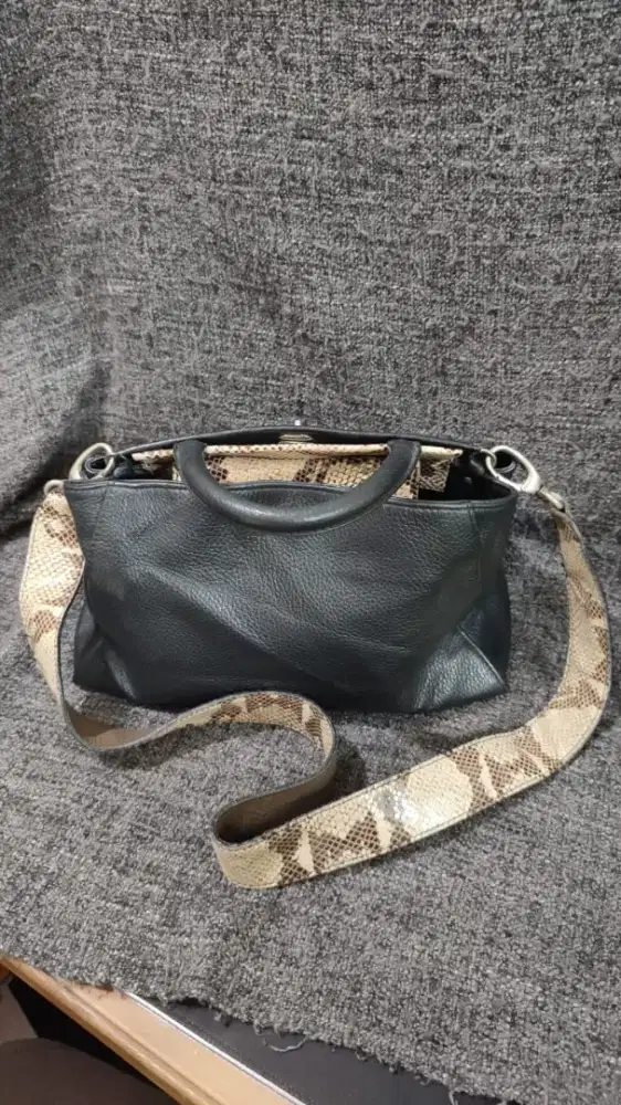 Preloved Tas Full Kulit Asli, No Brand