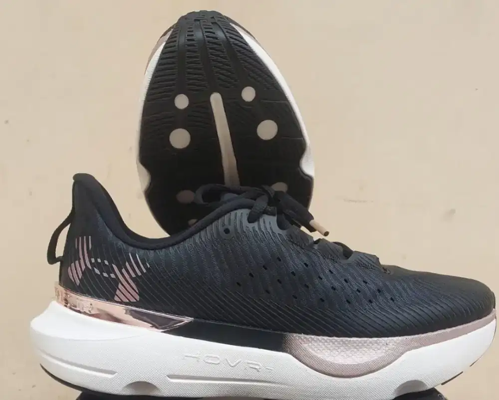 Sepatu Olahraga Wanita Under Armor PROMO BARU