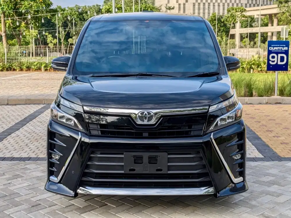 Voxy 2020 km 50.000 cat masih asli garansi