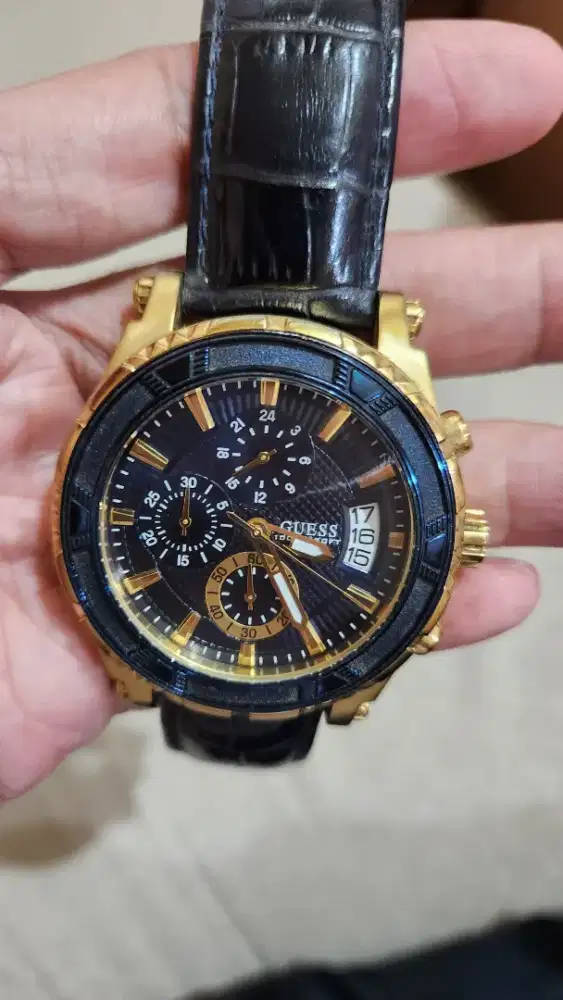 Guess Pria edisi Pinnacle