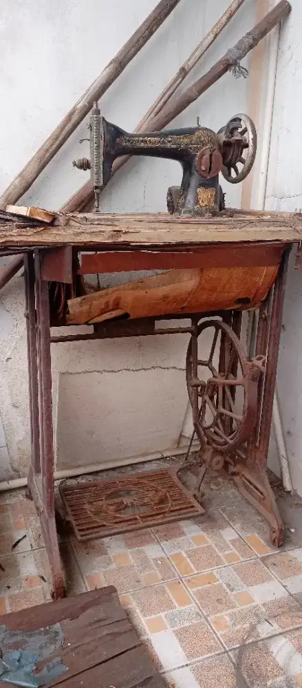 Mesin jahit antik