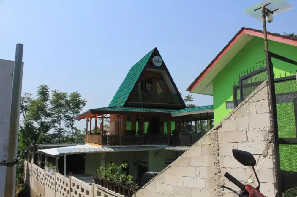Rumah semi vila kayu solid jati belanda