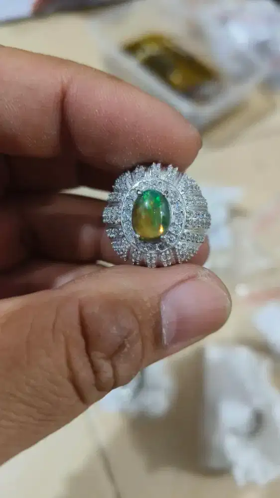 Natural opal (Kalimaya)