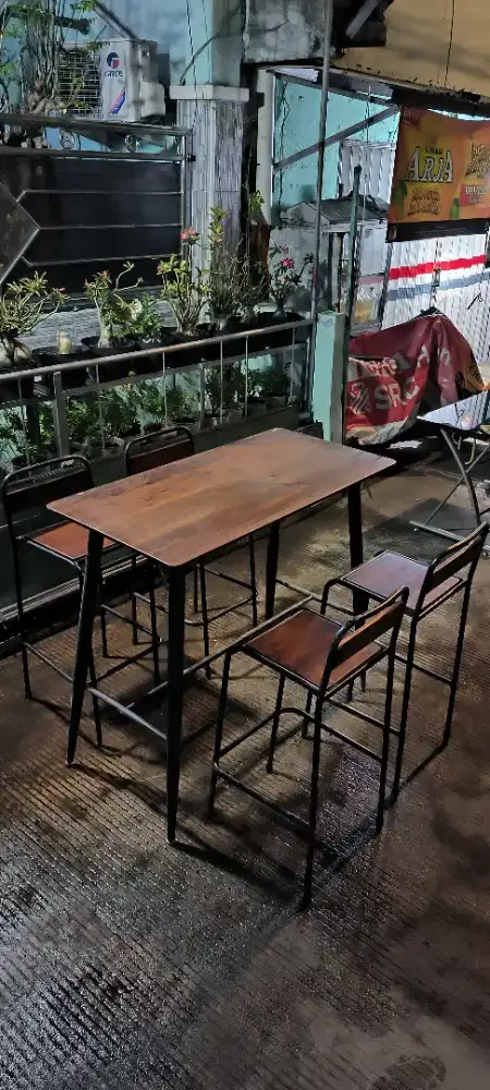 Meja dan kursi bar set