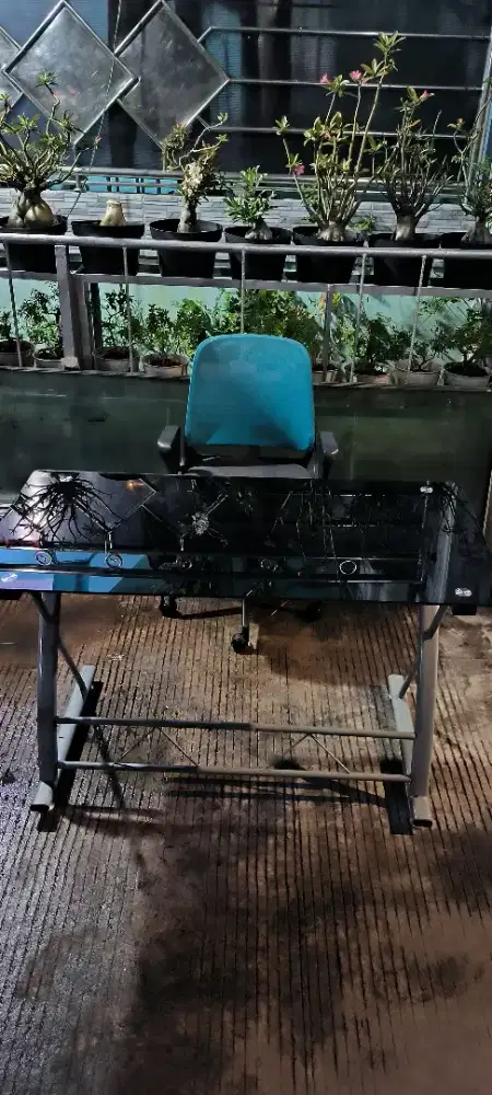 Kursi dan meja kantor informa