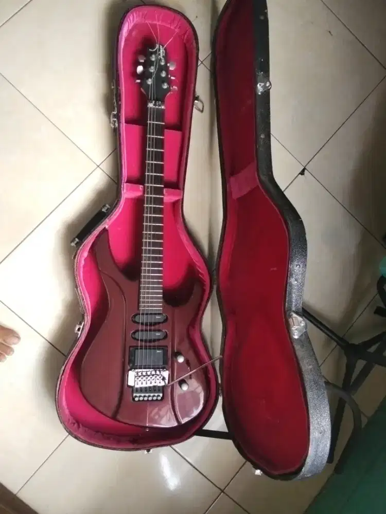 Dijual gitar elektrik dan ampli smarvo dua overdrive