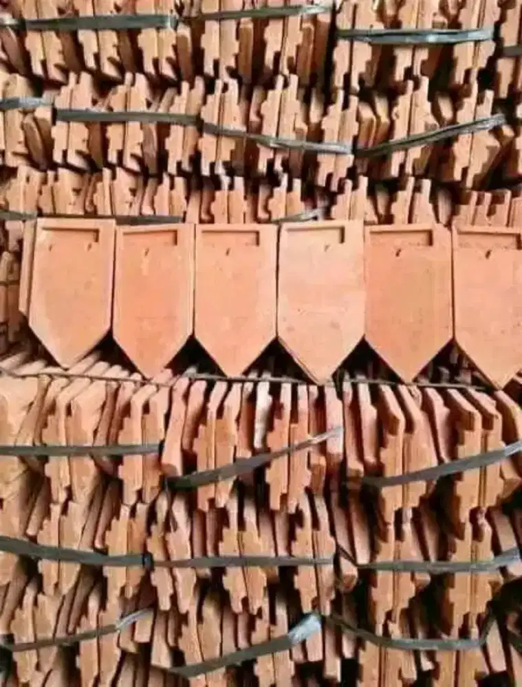 Genteng sirap lancip Tanah liat