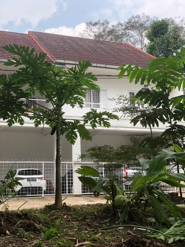 Jual Rumah semi Villa LUAS harga MURAH di Dago Bandung