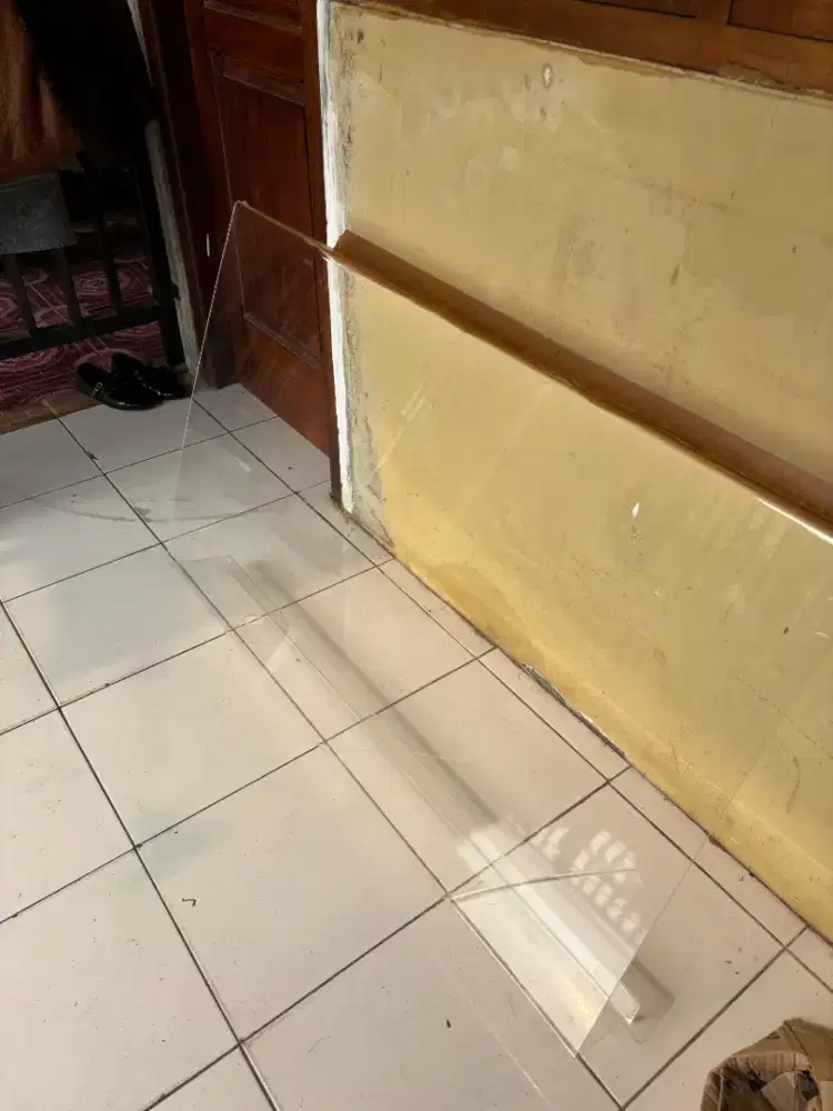Acrilic untuk pengaman TV