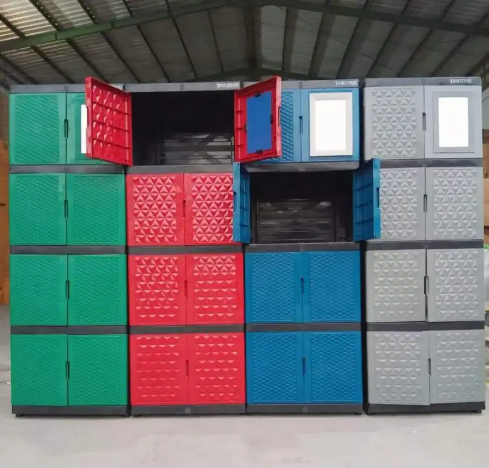 Lemari plastik 4 susun kaca merek tabita