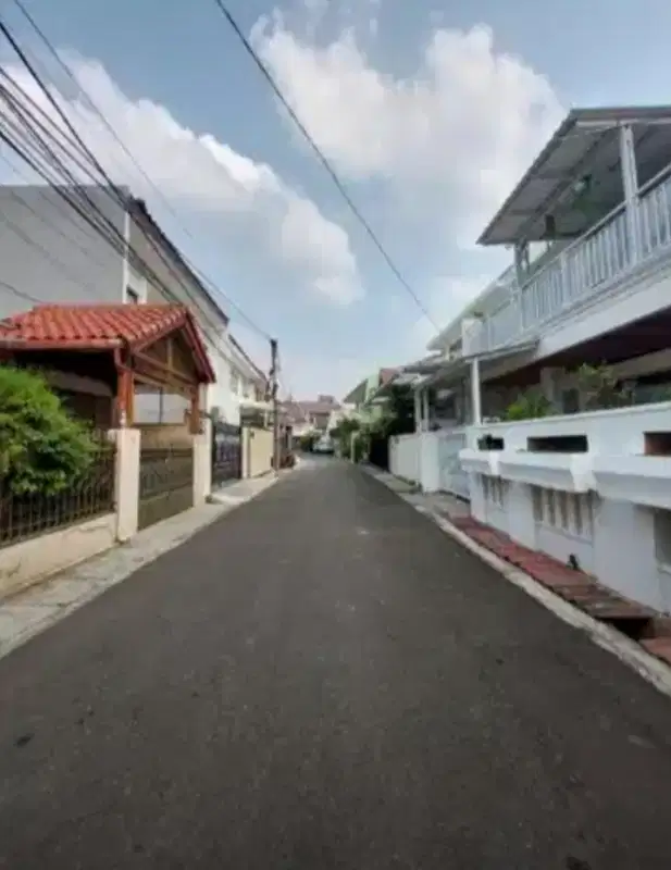 Rumah murah di Tebet Timur, Jalan 2 mobil