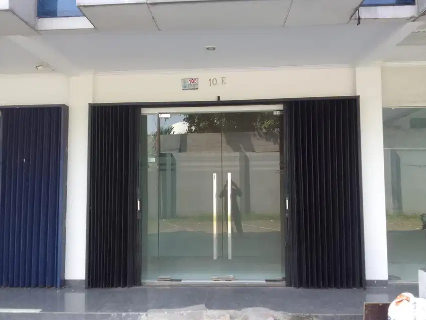 Sewa Ruko 3.5 lantai Siap Huni Lokasi Strategis Jl. Pahlawan, Rempoa