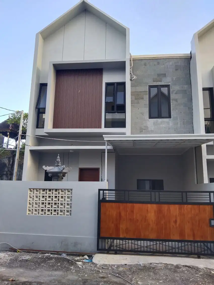 Rumah baru lantai 2 free SHM di A yani Utara Deket jl Gatsu tengah