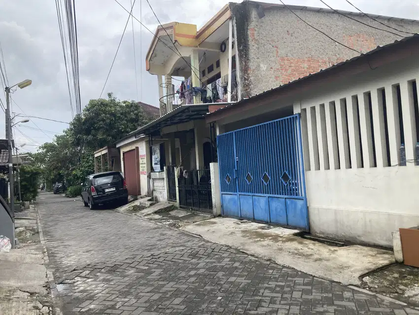 Rumah di jalan komodo Perumnas