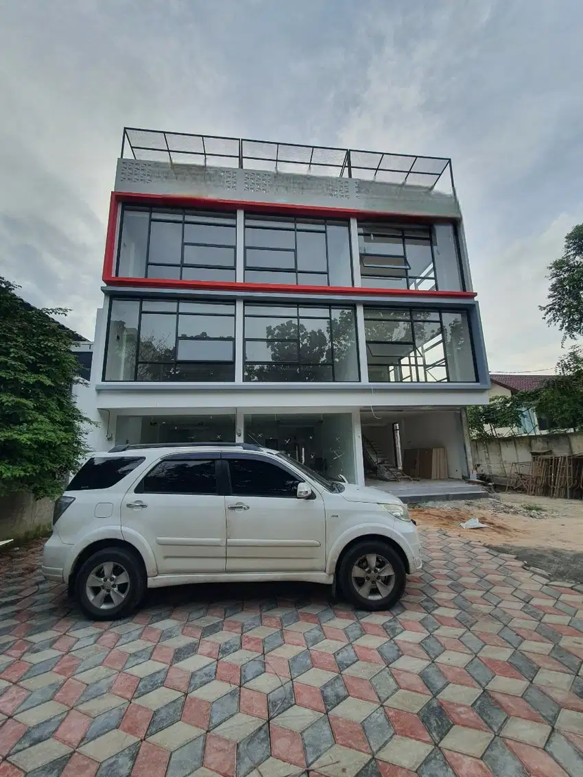 Ruko Baru, Parkiran Luas, Cocok untuk Usaha atau Kantor Di JAKSEL