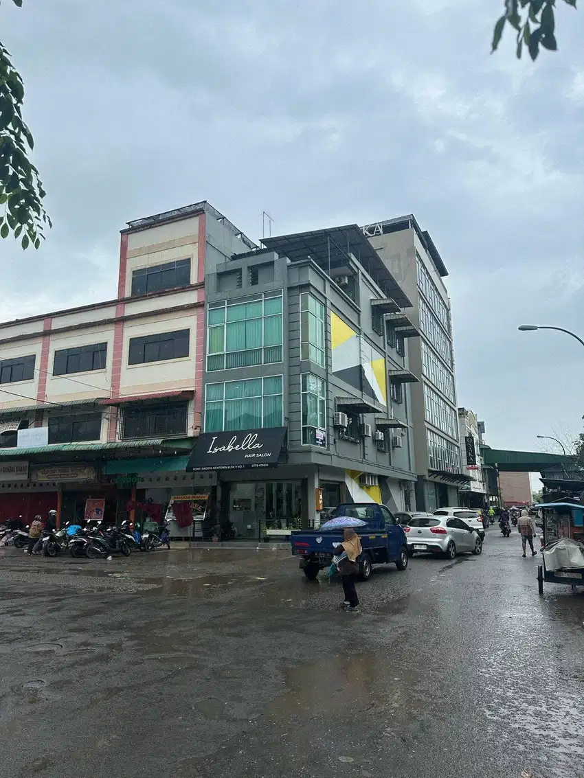 Ruko Nagoya Newtown 4 Lantai Hook Jodoh Siap pakai Berkas Salon