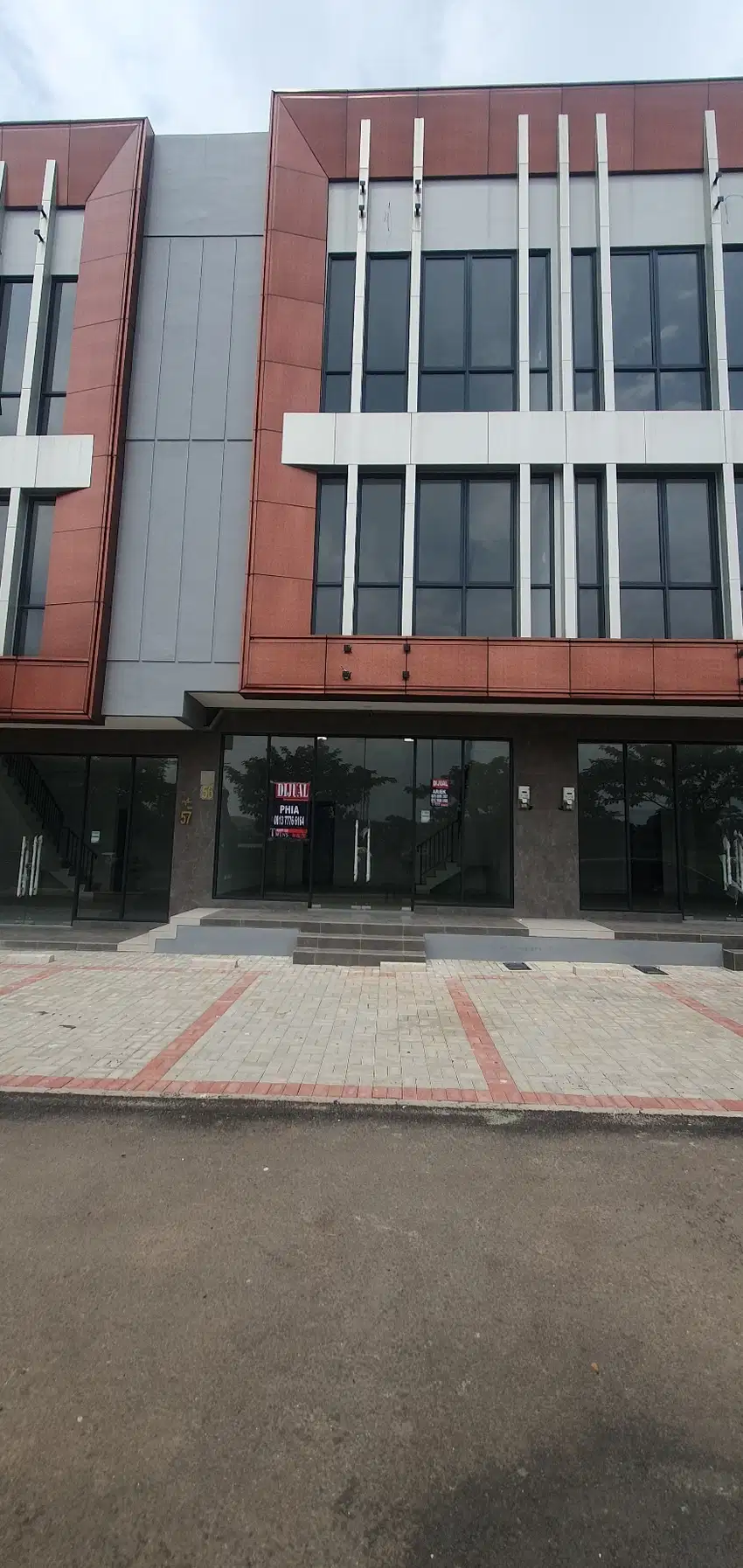 Dijual ruko baru 3 lantai di kota wisata cibubur