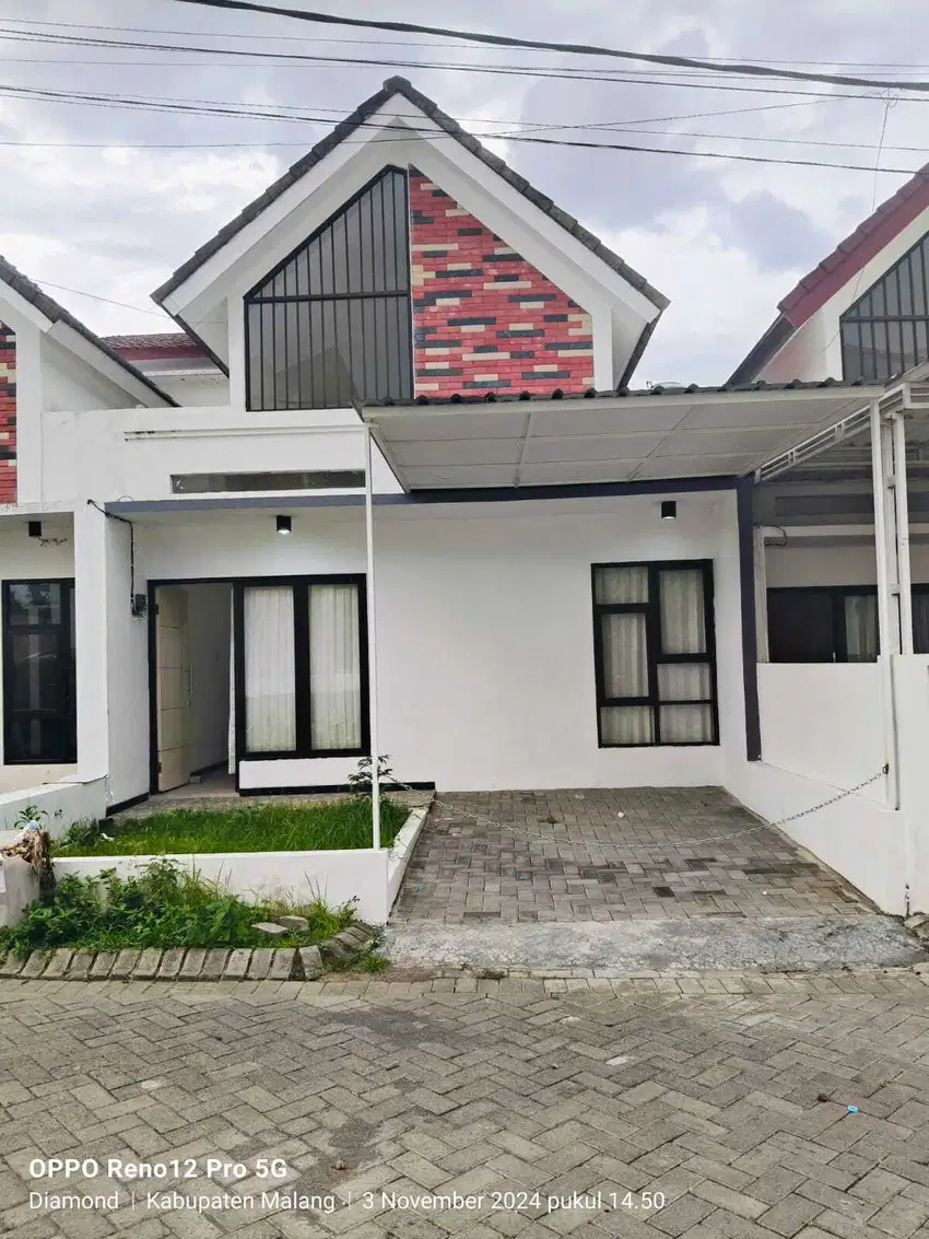 RUMAH MEWAH DEKAT UMM SIAP HUNI