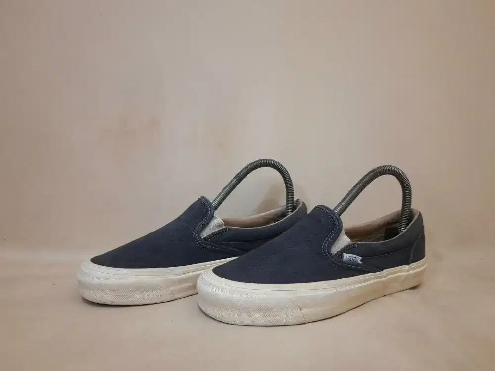 Vans Slip On Vault OG Original
Size 37 dan adidas converse