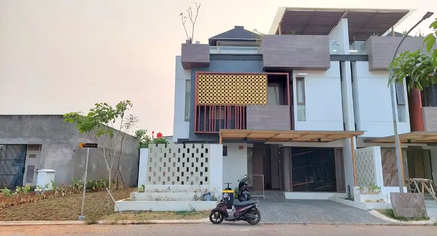 Rumah Puri 11 Hoek lebar 9 Full bangunan 3 Lantai rooftop