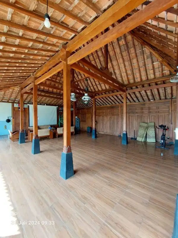 Rumah Modern Plus Joglo & Halaman Luaa Dekat Ring Road Utara