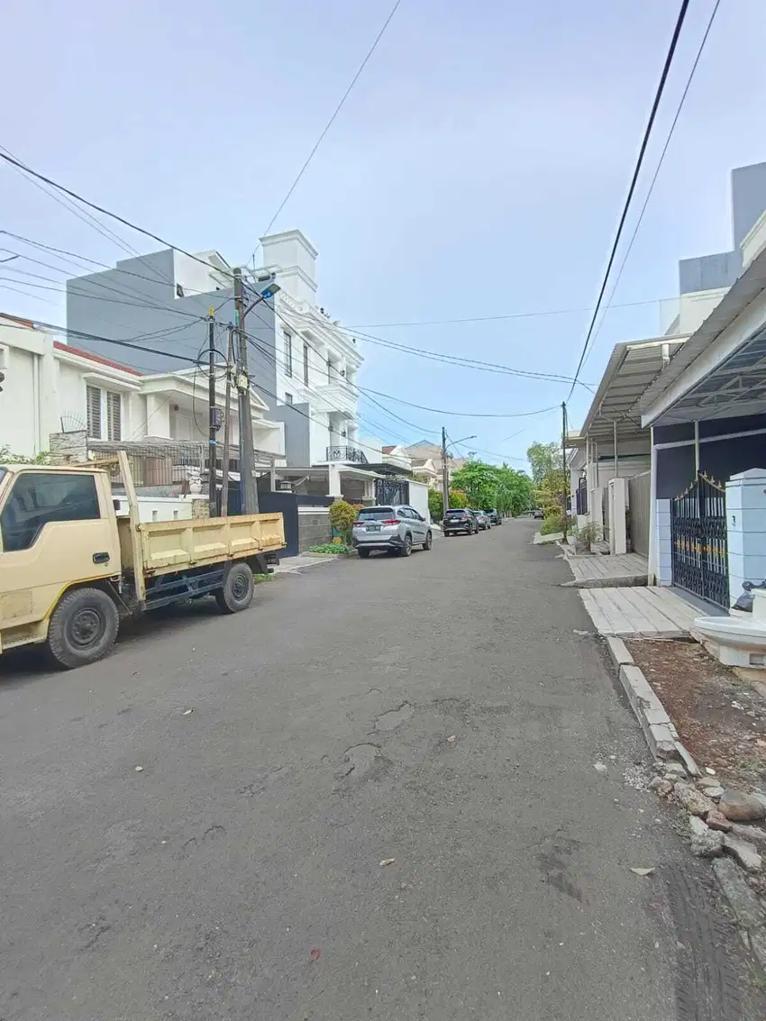 Rumah standard di kelapa gading janur kuning lebar jalan 3 mobil