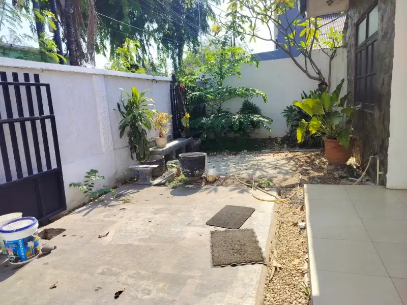 rumah depan puskesmas dekat jalur lrt TDK.banjir amam