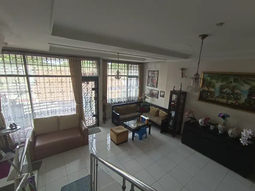 Jual Cepat Rumah 3 lantai Sayap Pajajaran dekat Sekolah BPK
