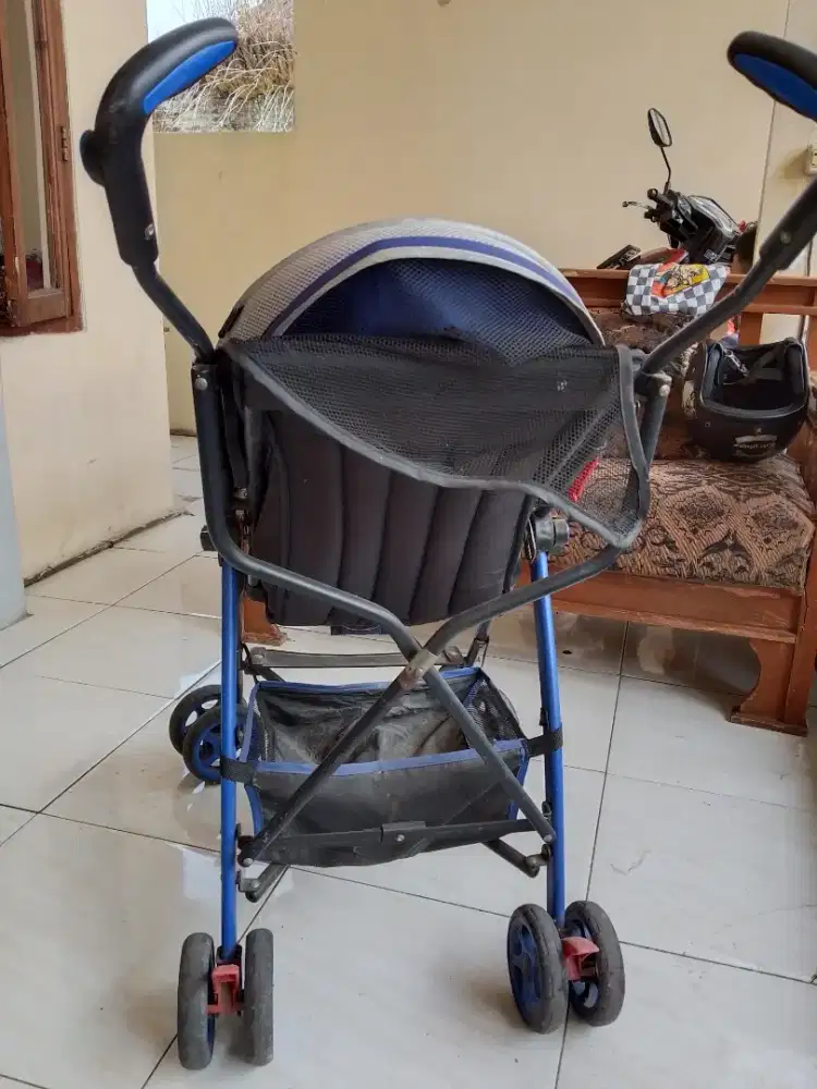 Roda kereta dorong/Trolli bayi ada tutupnya