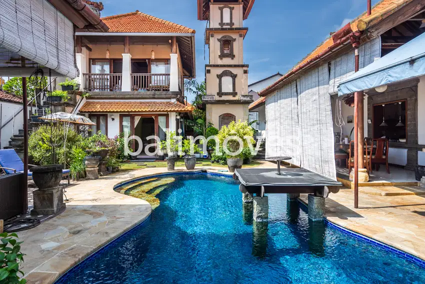 Dijual Villa Klasik Dan Luas 4 KT Di Tepi Pantai Sanur