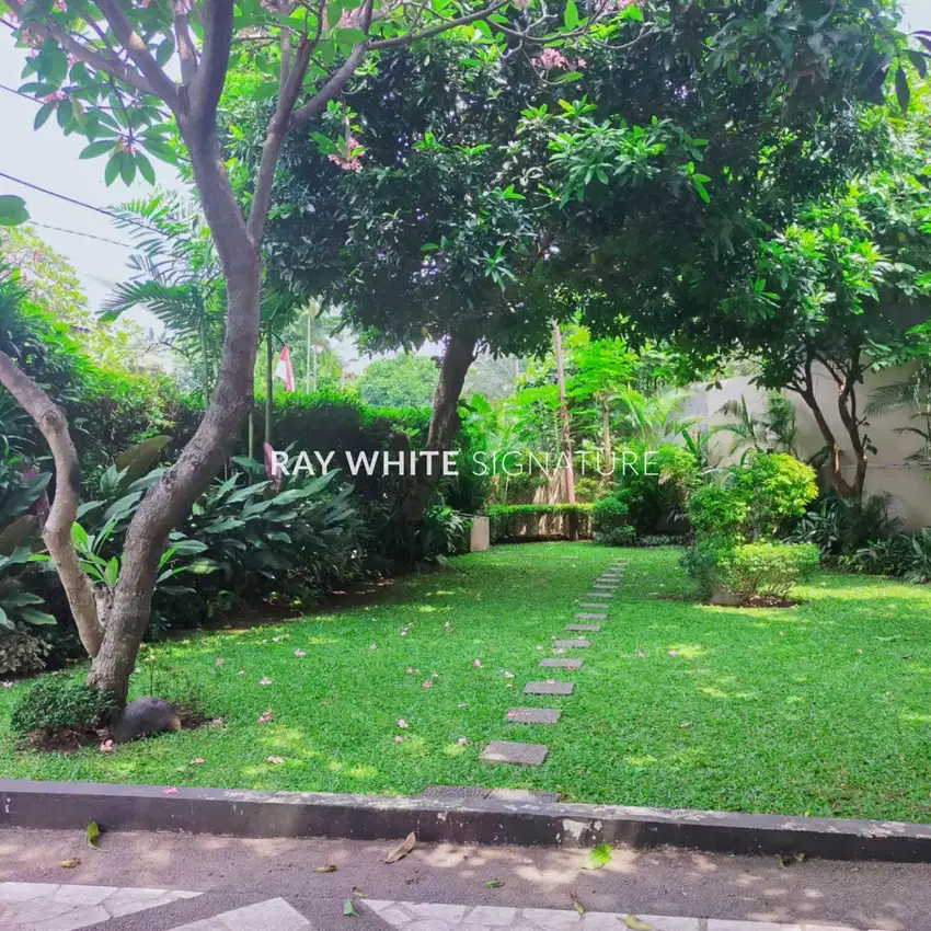 Rumah Mewah di Jl Anggur Barat 2 Cluster Anggur