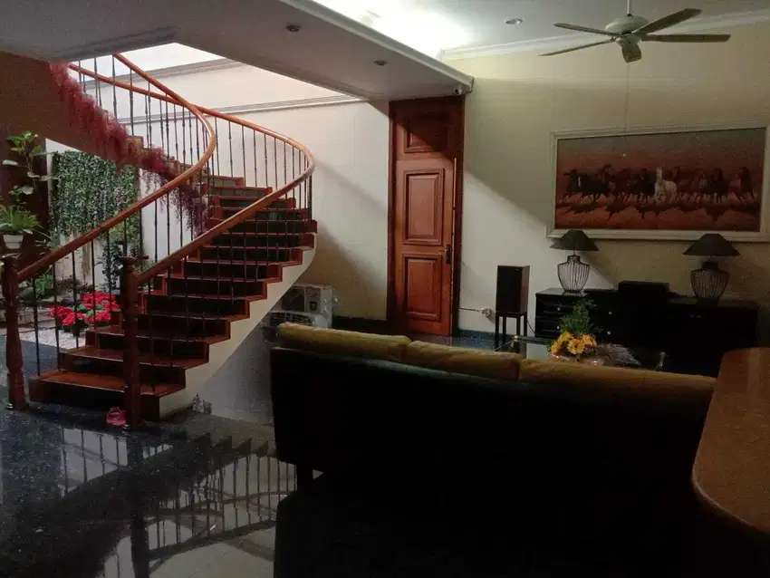 Rumah Mewah 2,5Lantai Pantai Mutiara SHM Dimensi 23 x 23