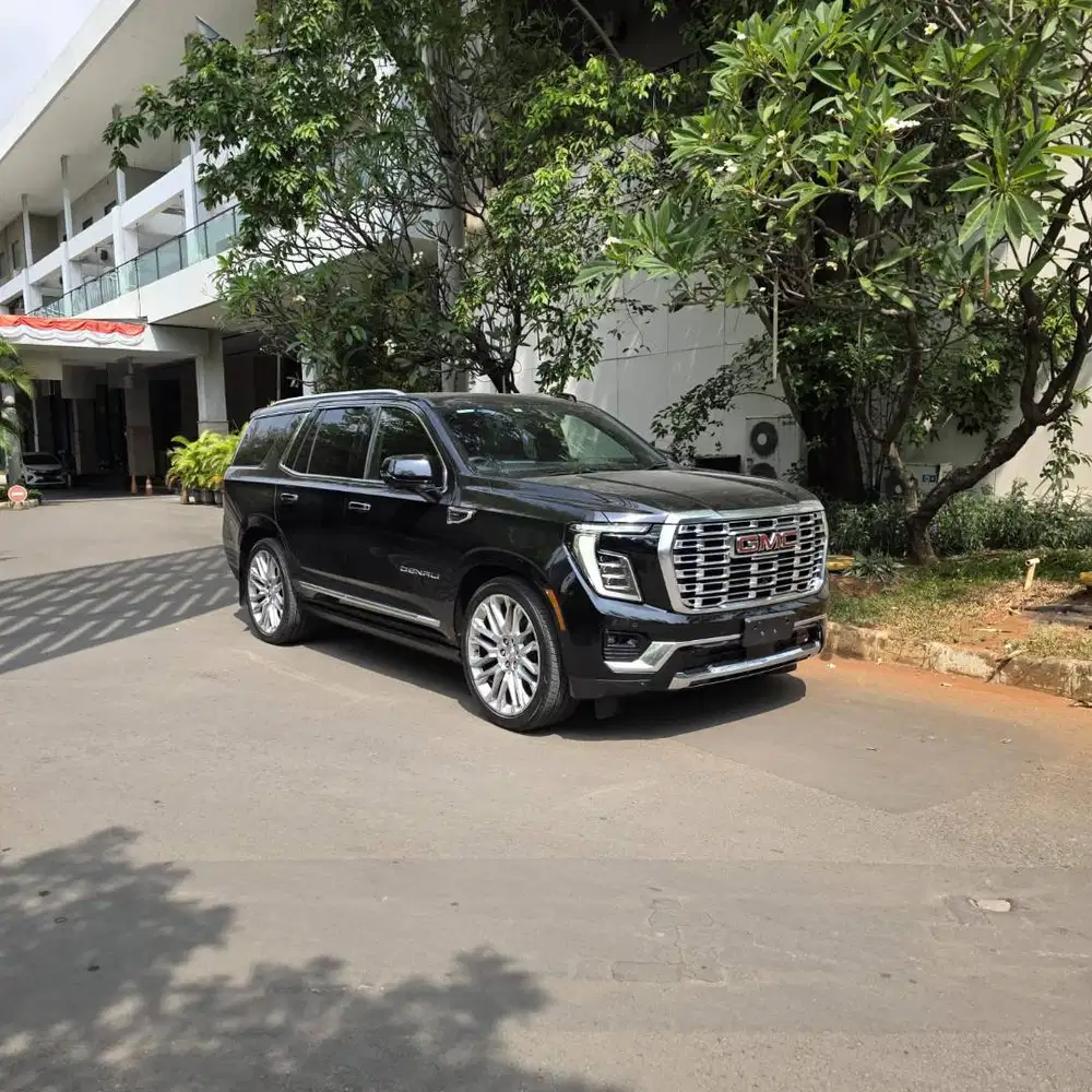 GMC YUKON DENALI ULTIMATE 2025 ONXY BLACK ON BLACK