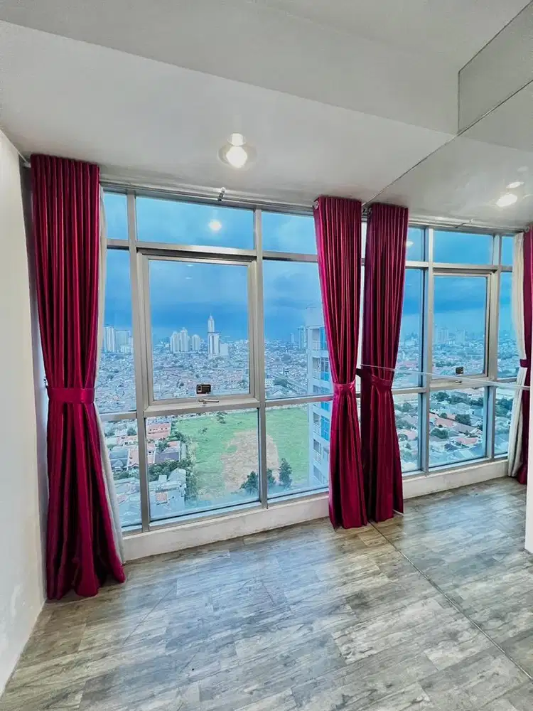 DiSewakan Apartemen Pakubuwono Terrace unit Full Kaca lt Atas