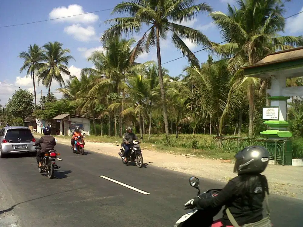 Tanah Kebun, Pinggir Jln. Raya Kediri Blitar, 100m Utara Pasar Bendo