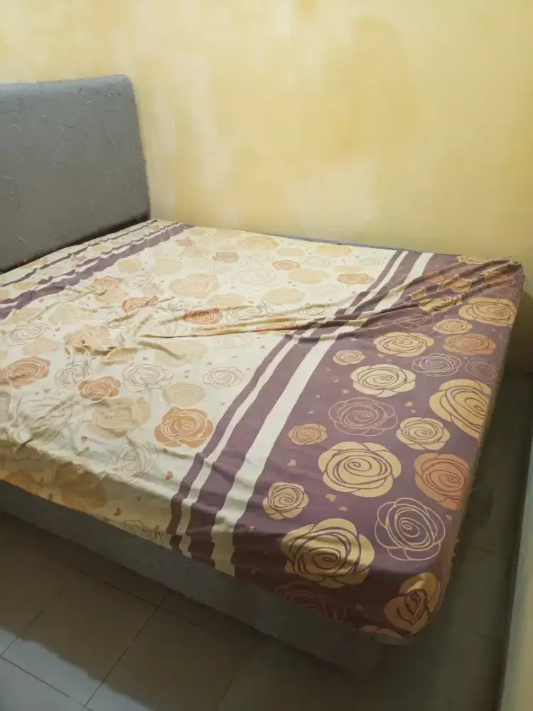 Kasur Springbed Uniland 180 x 200 Satu Set Dengan Dipan