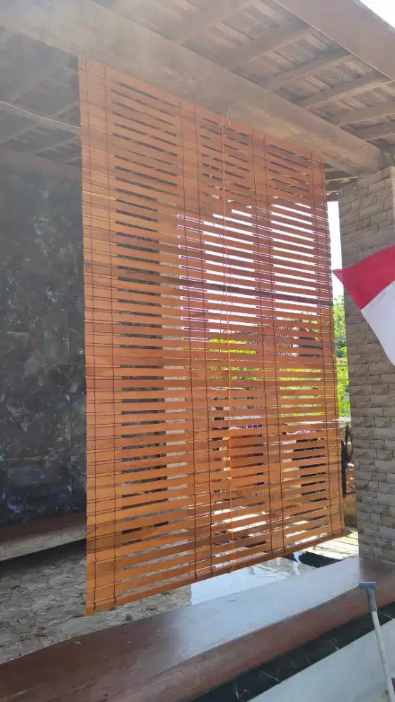 Tirai gulung kayu jati