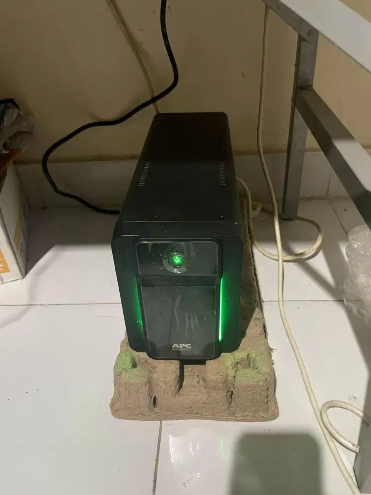 UPS APC BVX 900VA 480W 230V AVR Universal Sockets (BVX900LI-MS)