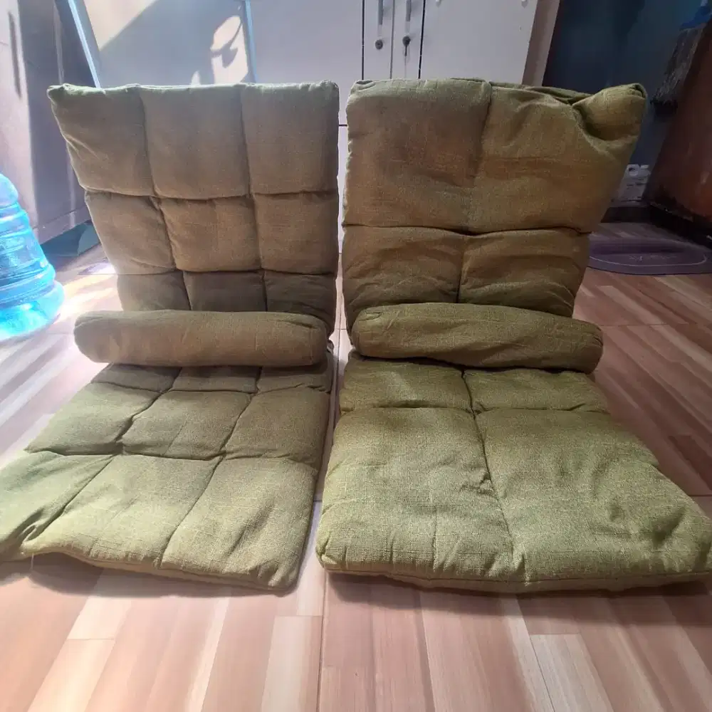 Kursi senderan lesehan