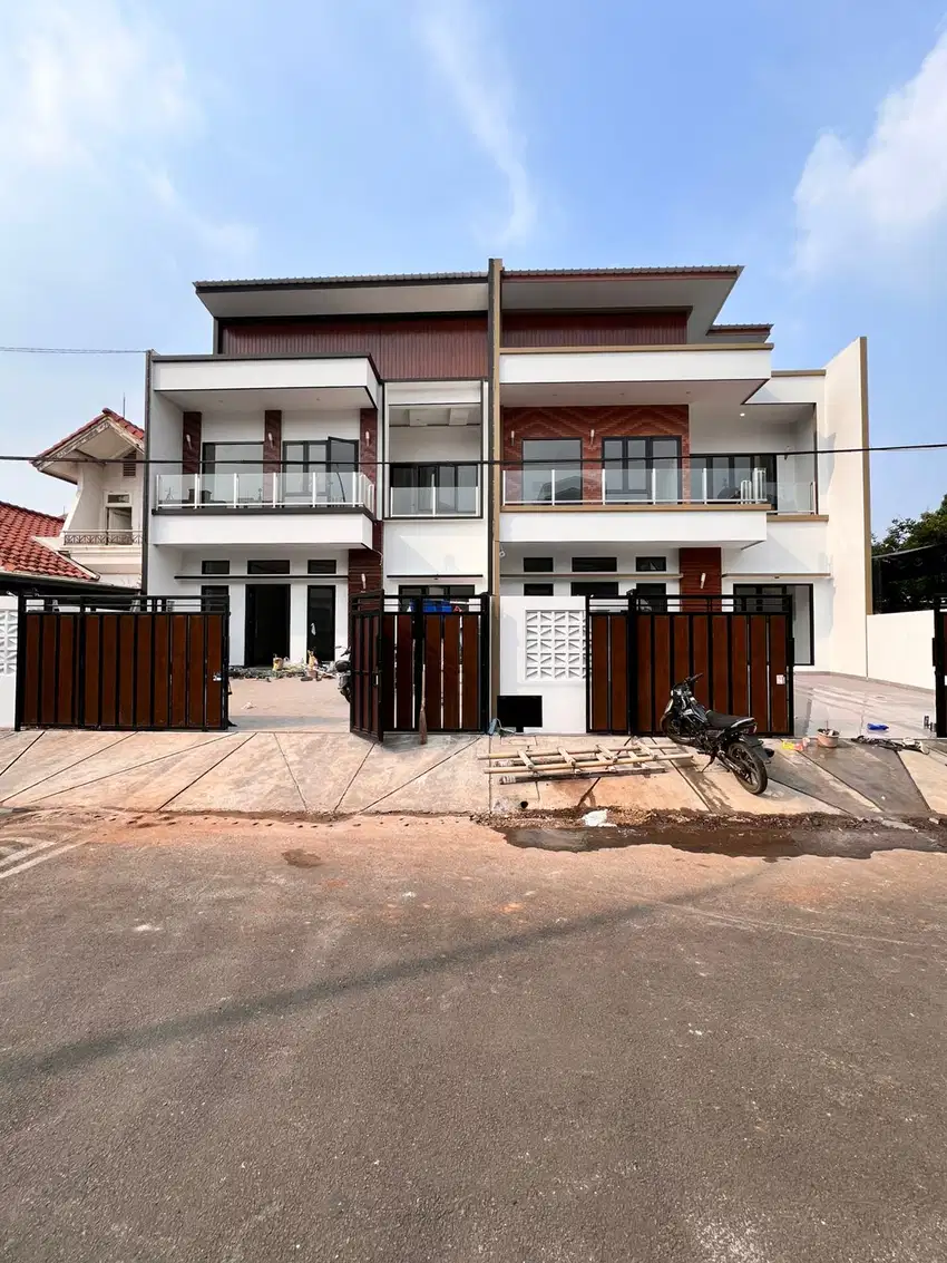 Rumah Modern Minimalis Free Kitchen Set di BSD Nusaloka Tangerang