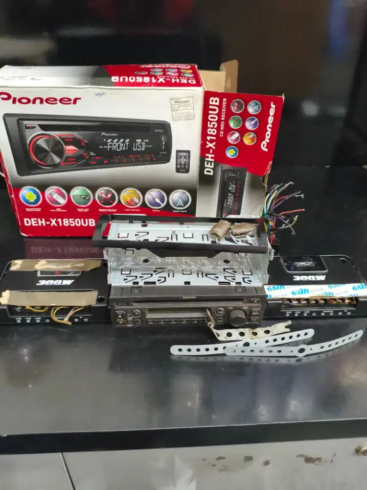 Pioneer deh-x1850ub radio mobil lengkap ama sub woofer