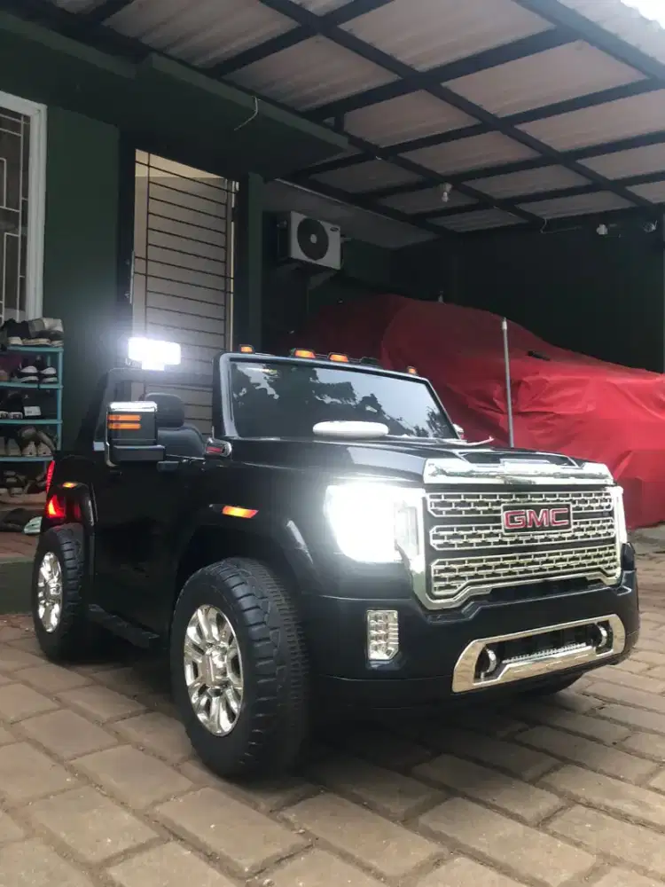 PRELOVED MOBIL AKI ANAK PLIKO GMC SIERRA 8298