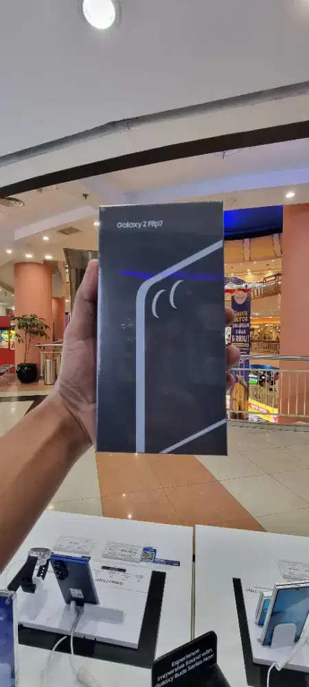Samsung Galaxy Z flip 7 256GB FREE PROTEKSI LAYAR 2 TAHUN