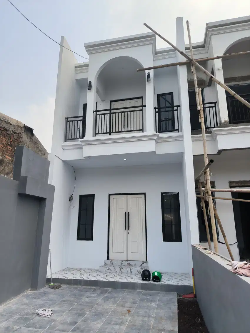 Rumah Konsep Eropa Jatiwaringin