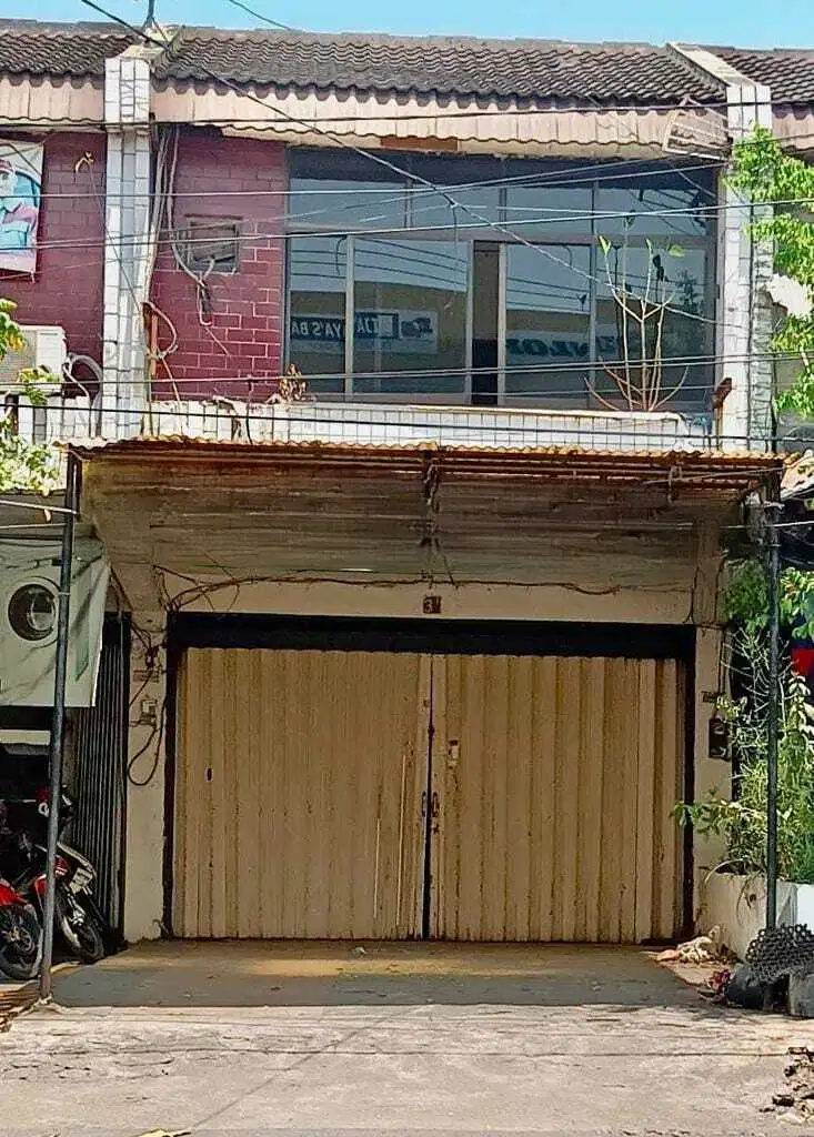 Ruko Barata Jaya Hadap Barat