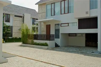 Dijual Rumah Minimalis Modern di Town House Dengan Swimming Pool